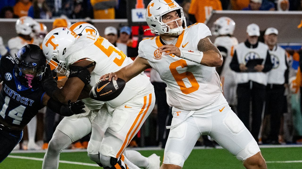 Aguilar throws three touchdowns to lead No. 17 Tennessee over Kentucky