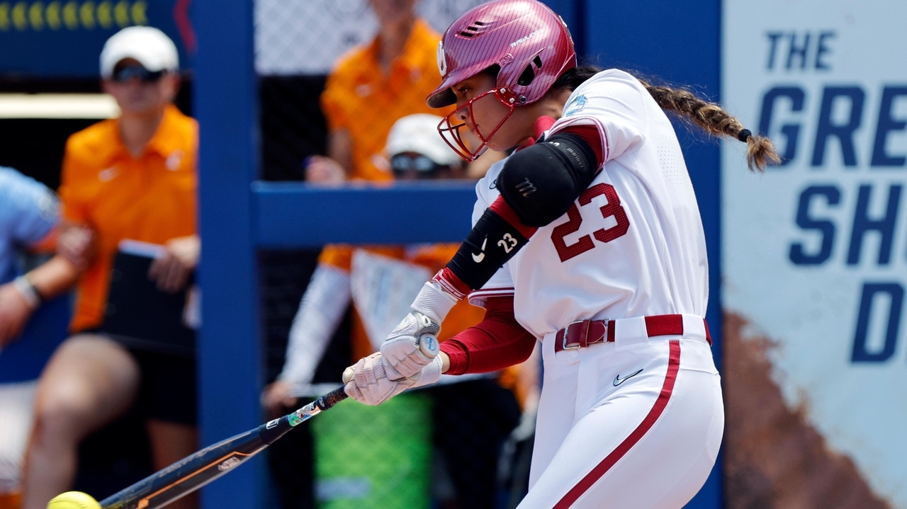 Oklahoma tops Tennessee 90 to win 50th straight, advance to Women's College World Series