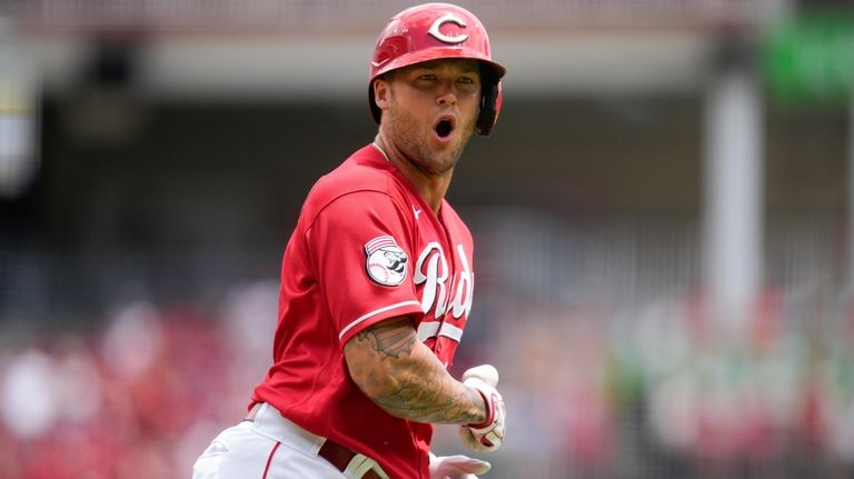 Sparked by Elly De La Cruz, the Cincinnati Reds are winning and having  plenty of fun doing it - Newsday