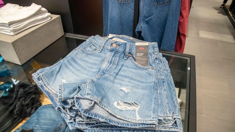 New stores open at Walt Whitman mall, from Levi's to Showcase - Newsday