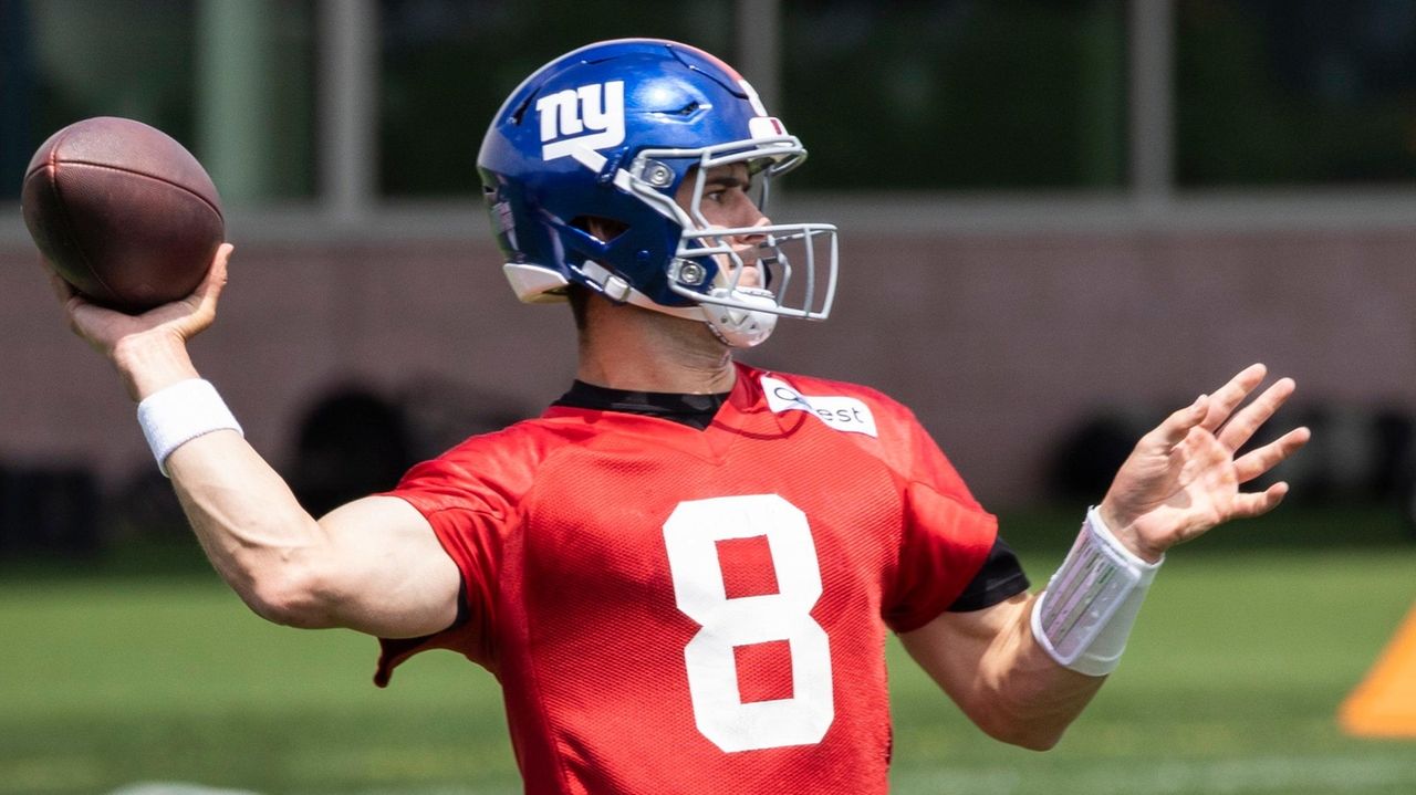 Daniel Jones turns in best practice of Giants camp in Tuesday heat