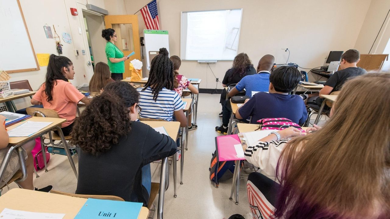 Long Island school districts' cash reserves top 3.1B Newsday