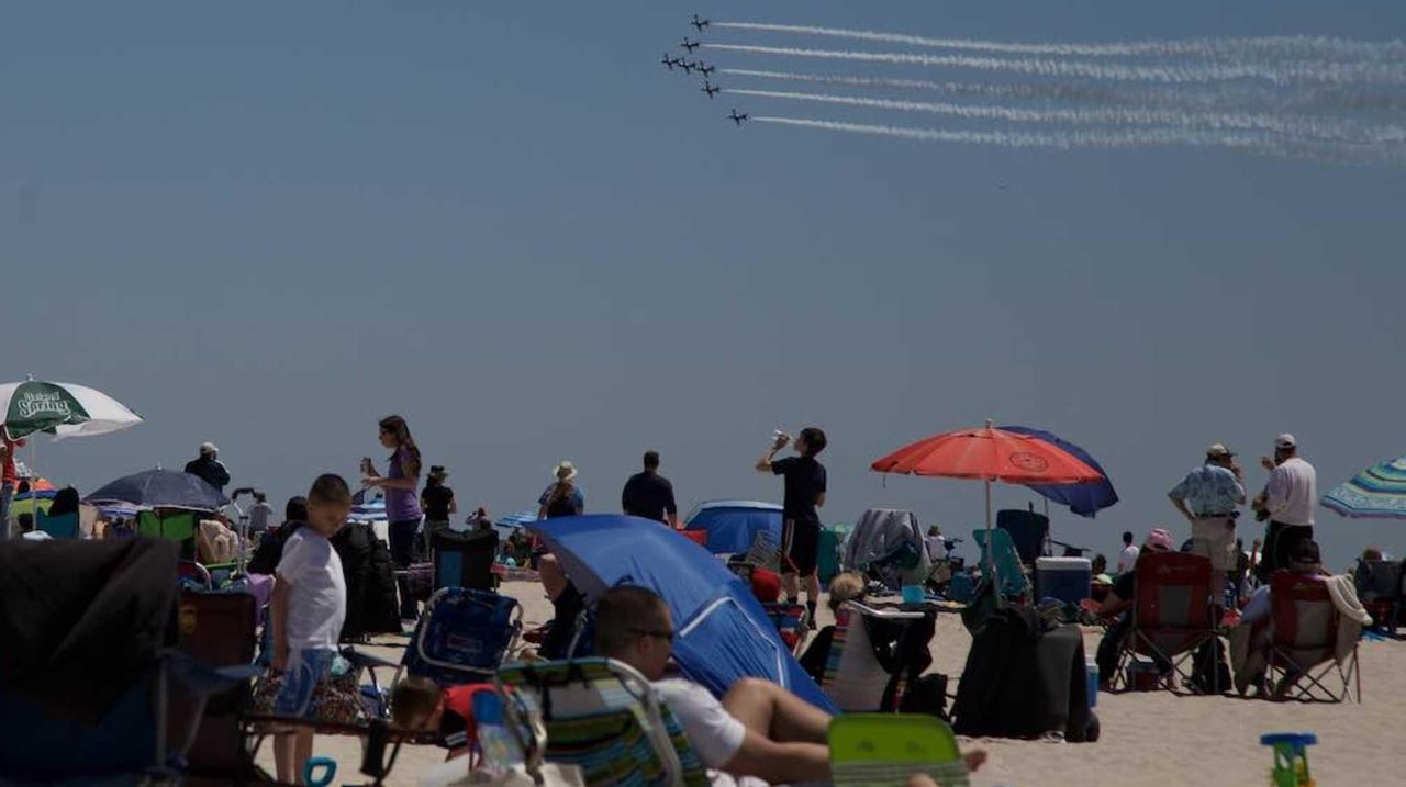 Bethpage Air Show at Jones Beach attracts 114,000 spectators Newsday