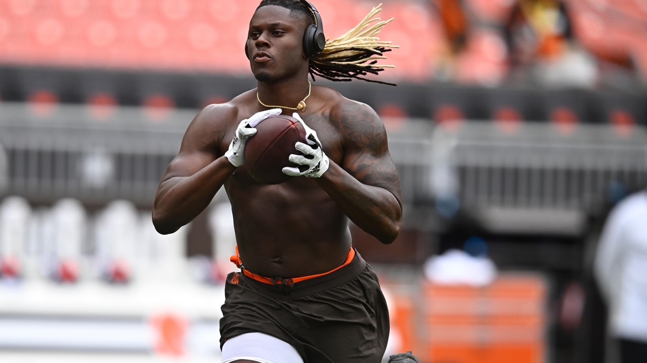 Cleveland Browns tight end David Njoku burned on face, arm in home