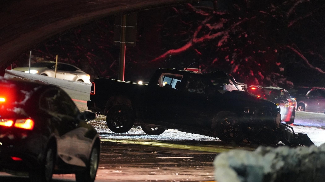 Source image for "Seaford man killed in 1-vehicle crash on Southern State"