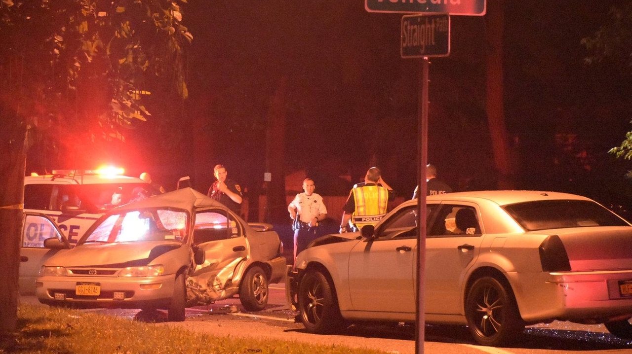 Suffolk police: Driver killed in Straight Path crash - Newsday