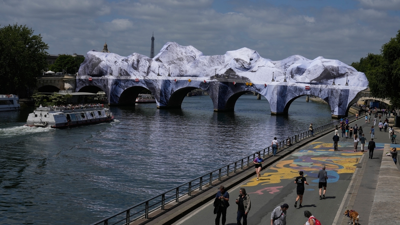 Artist JR, the 'French Banksy' creates a 'cave' installation over Paris ...