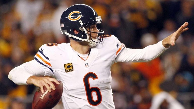 Chicago Bears quarterback Jay Cutler drops back to pass during...