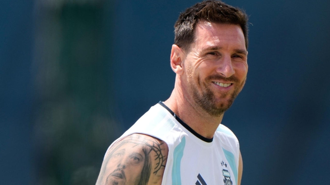 Lionel Messi celebrates his 39th birthday with Argentina teammates during a joyful World Cup - Newsday thumbnail