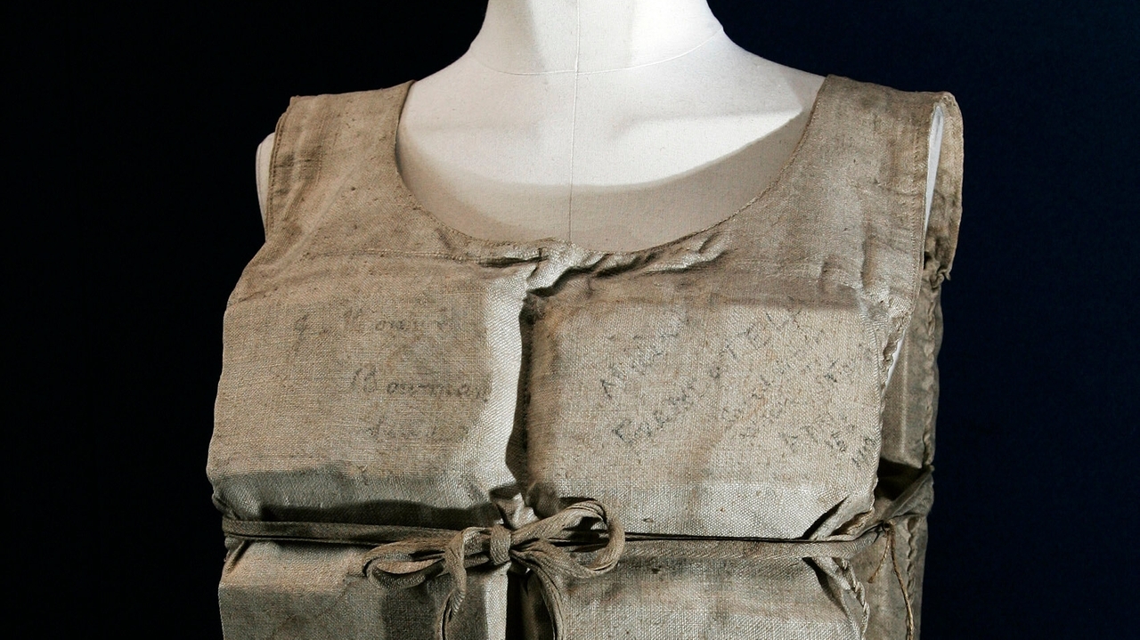 Life jacket worn by a passenger who survived the Titanic auctioned off for over $900,000