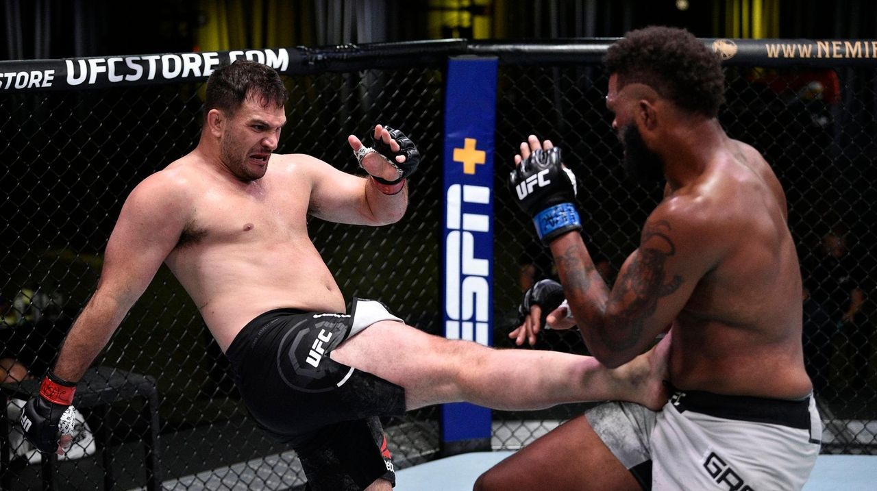 Gian Villante Taps To Maurice Greene Late In Third Round At Ufc Fight