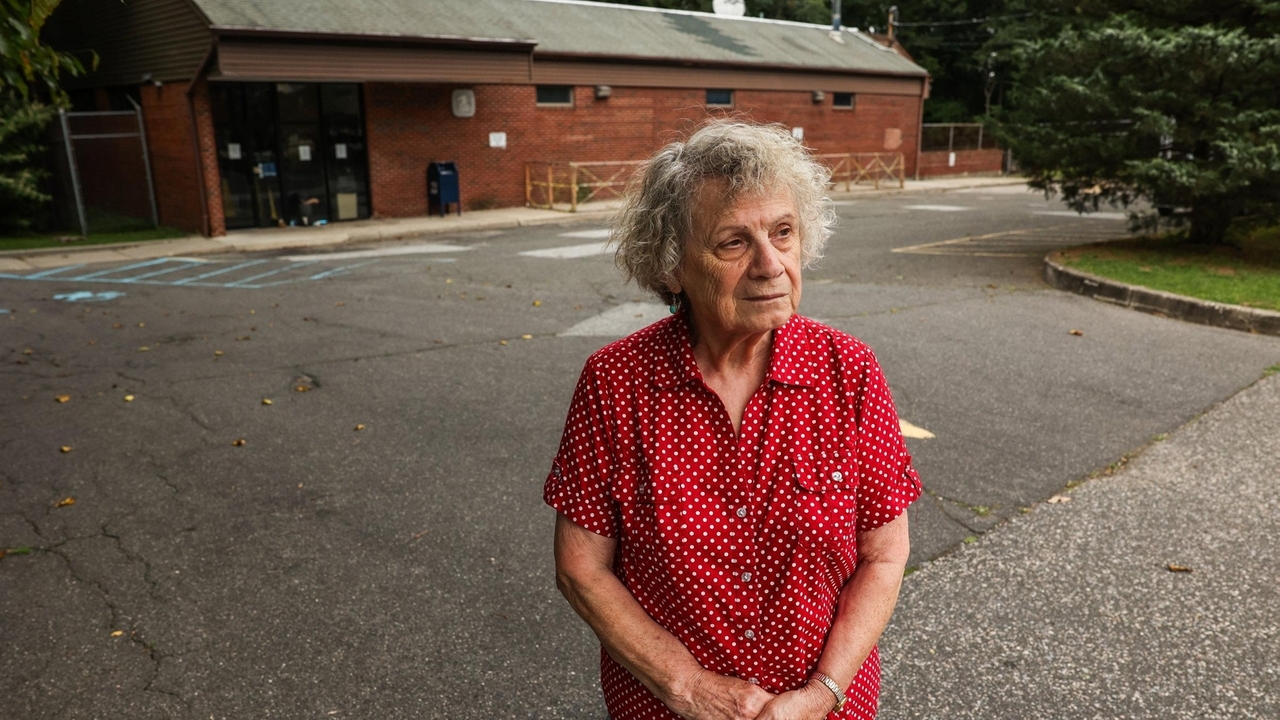 Sound Beach post office closed for months, with no signs of progress - Vimarsana News