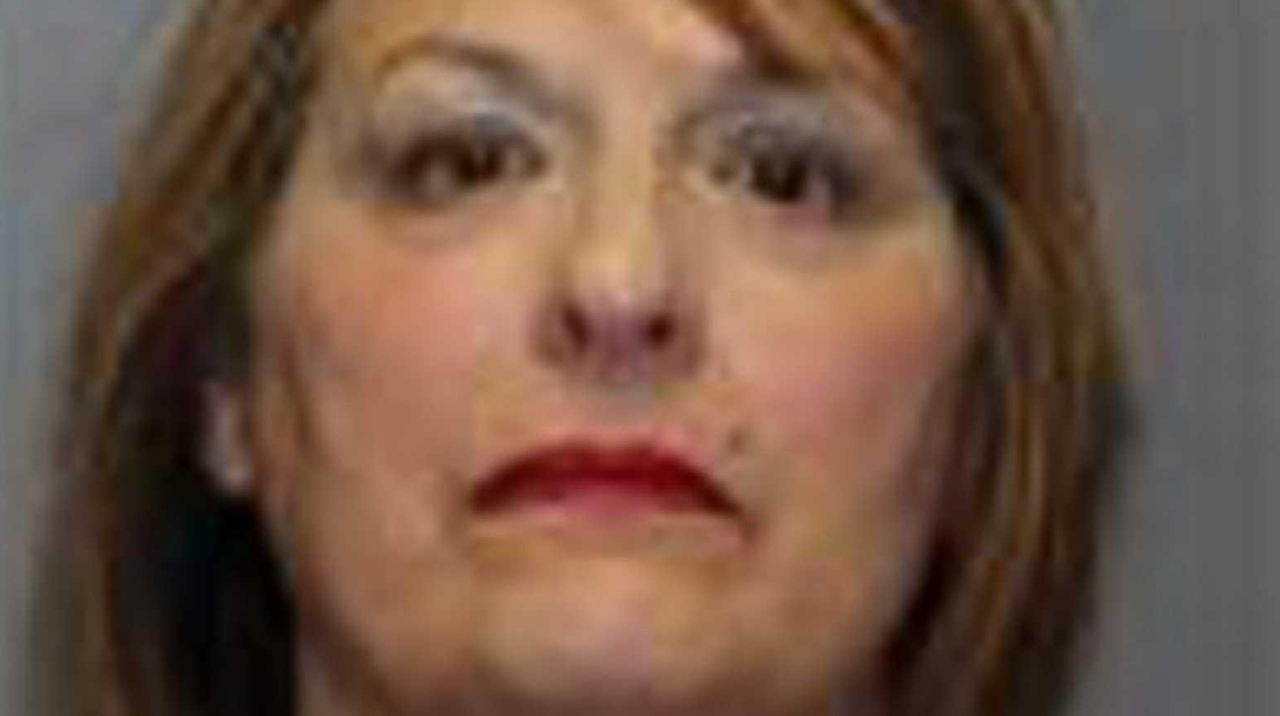 Exnurse's aide at nursing home admits failing to get help for Aurelia