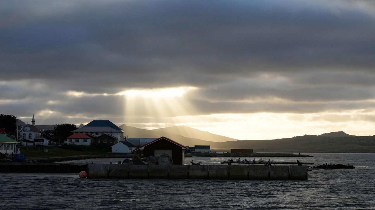 Argentine judge orders halt to Falklands oil project as tensions with Britain rise - Newsday thumbnail