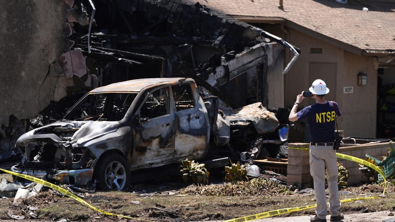 NTSB says runway lights that might have helped in foggy San Diego crash ...