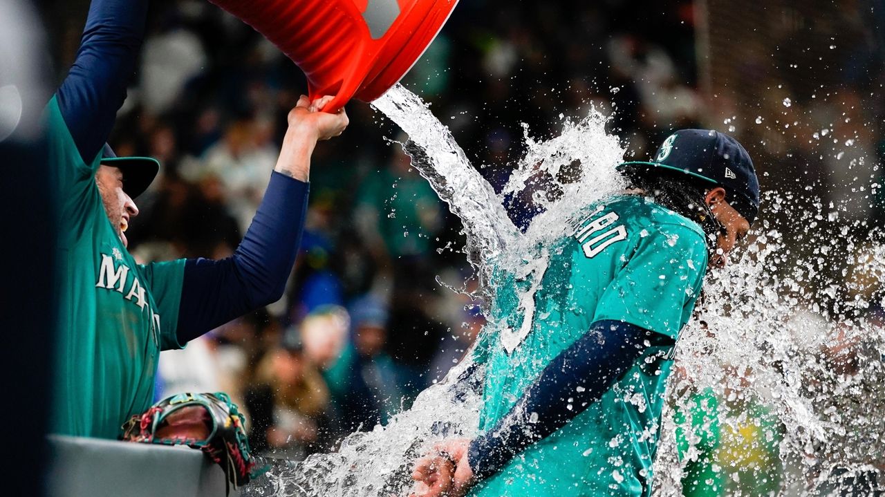 Mariners rally with 7 runs in 8th inning, top Astros 75 Newsday