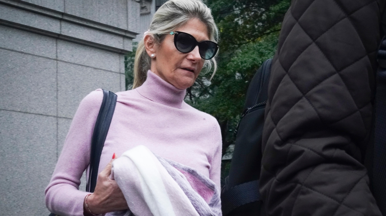 Sen. Bob Menendez's co-defendants, including his wife, plead not guilty to revised bribery charges - Vimarsana News