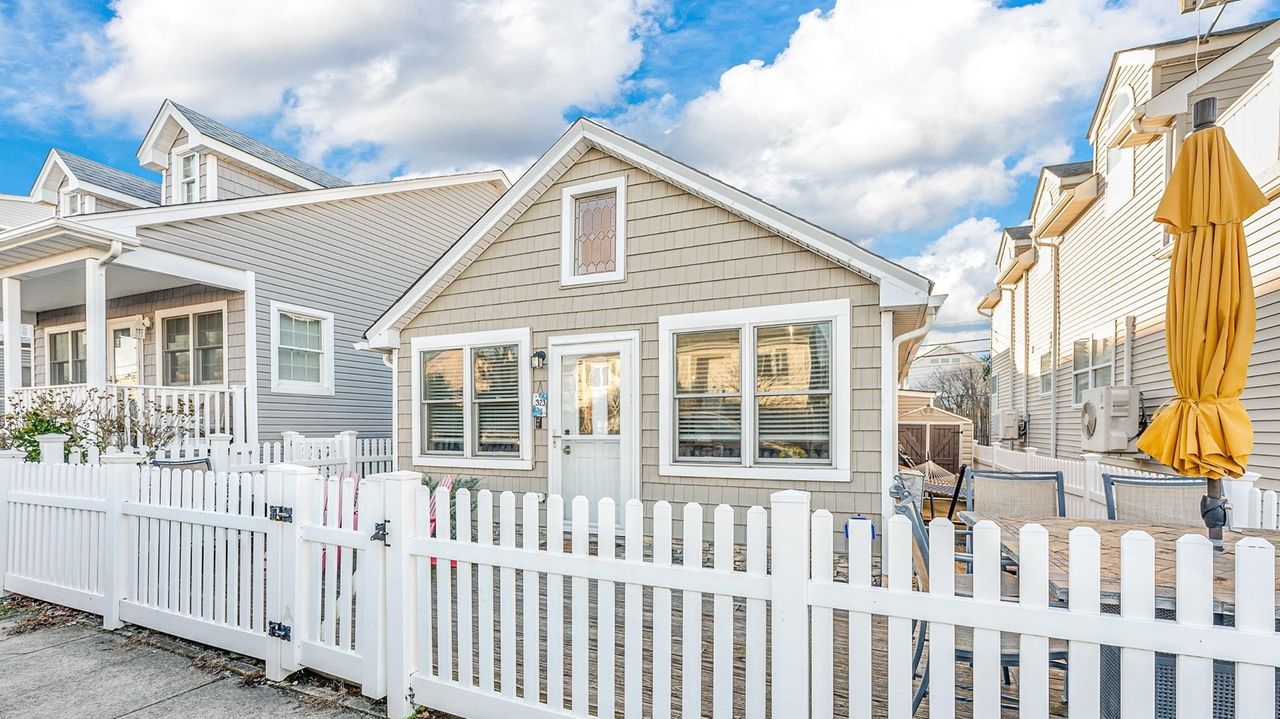 Long Beach bungalow near the ocean lists for 525,000 Newsday