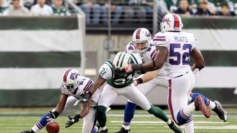 Jets' Jim Leonhard back returning punts, even though that wasn't the plan 