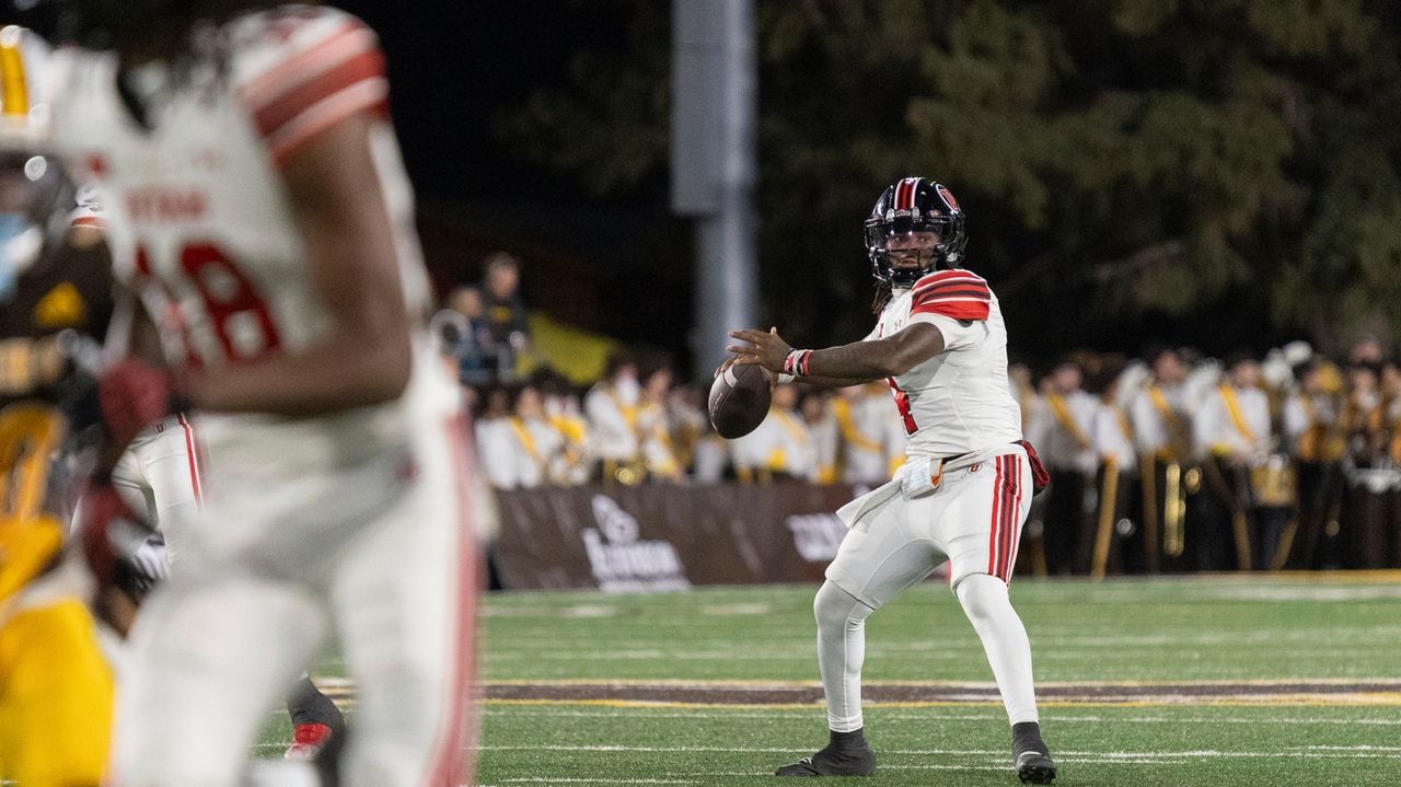 Devon Dampier has strong 2nd half as No. 20 Utah beats Wyoming 31