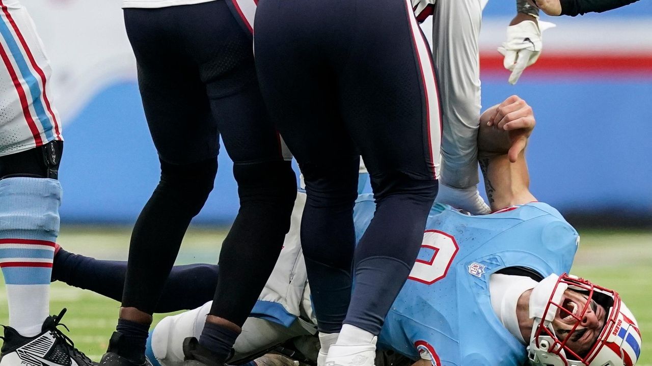 Titans QB Will Levis Hopes Leg Injury Not As Bad As Initially Feared In ...