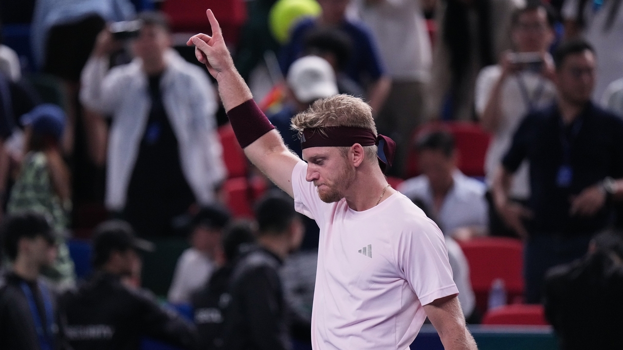Davidovich Fokina upsets future No. 1 Zverev to reach the Shanghai ...