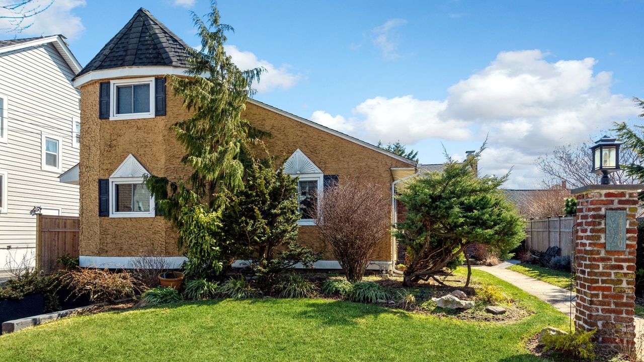 Bellmore ranch, nicknamed 'castle home,' lists for 699,000 Newsday