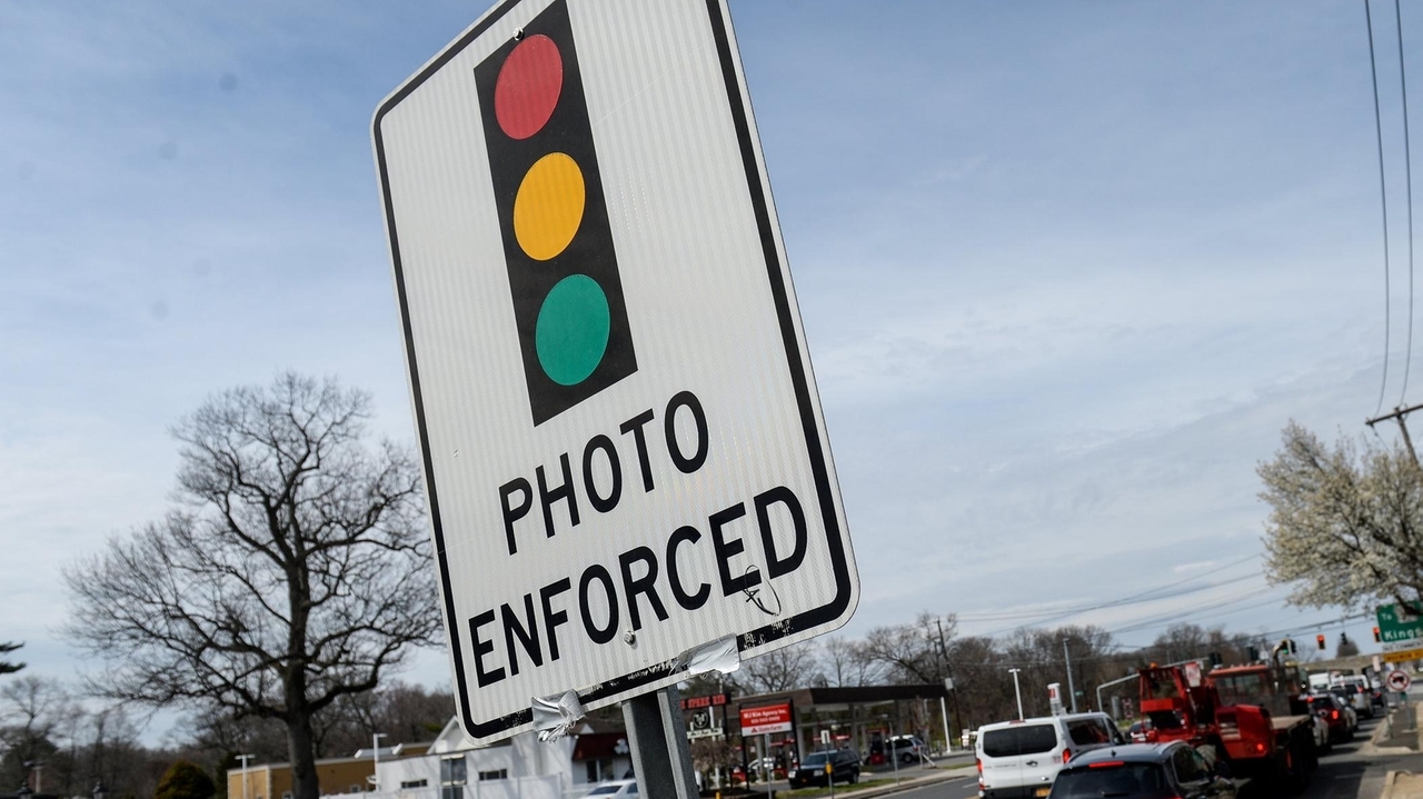 Lack of New York State Senate sponsor leaving Suffolk red light camera ...