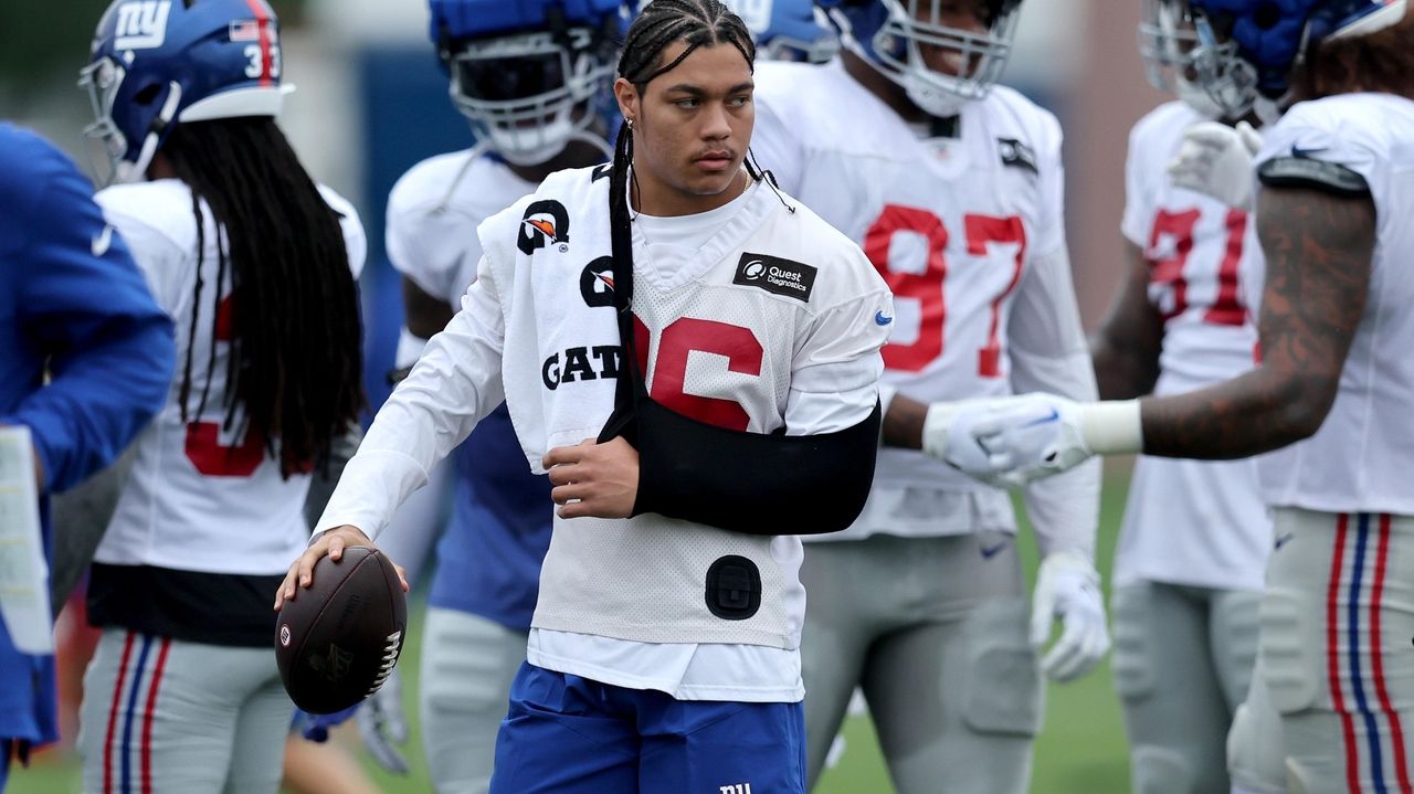 The New York Giants need to expand rookie Dane Belton's role in