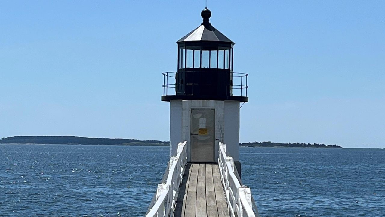 Lighthouse featured in 'Forrest Gump' goes dark after lightning strike ...