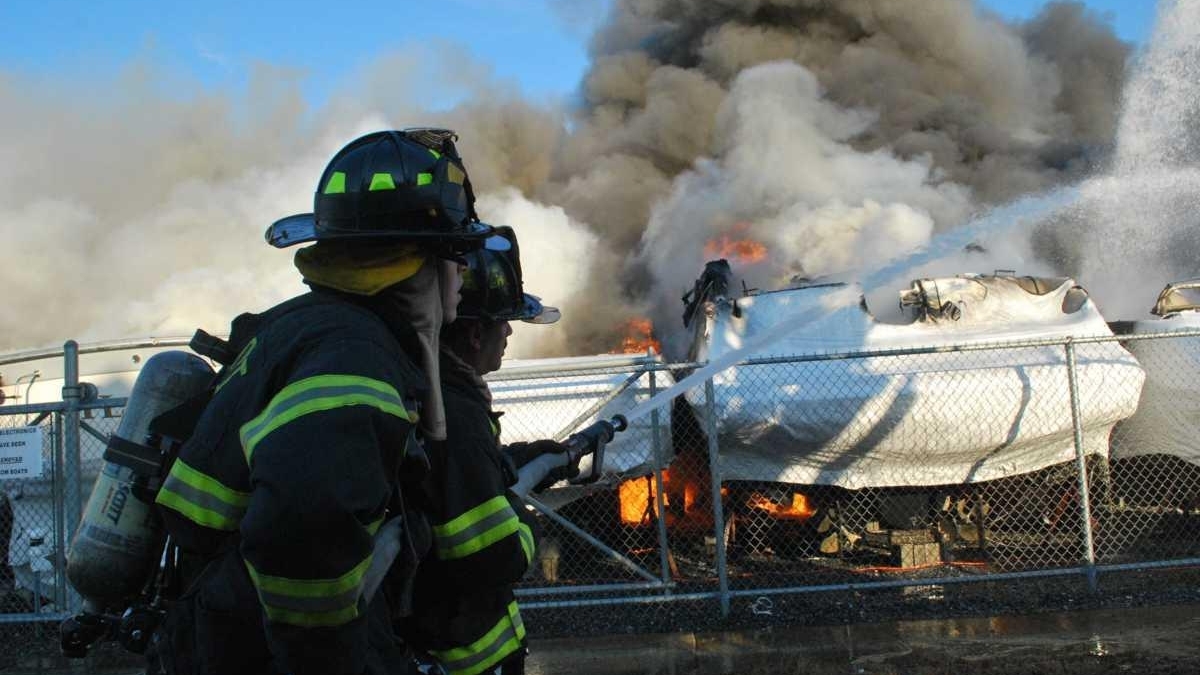 2 hurt in Freeport marina fire - Newsday