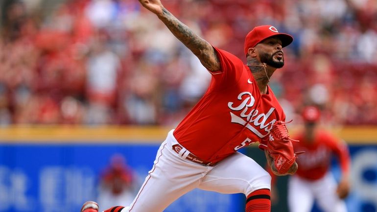 Cincinnati Reds' Vladimir Gutierrez throws during the first inning of...