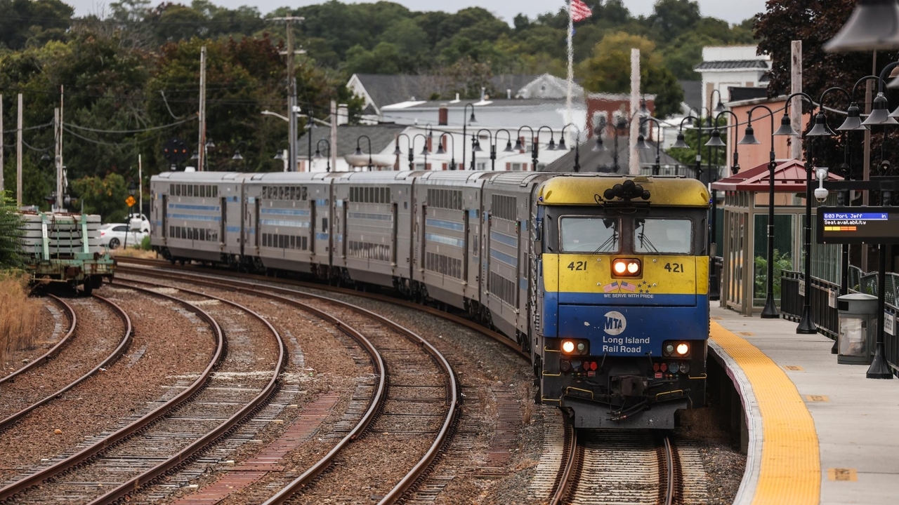 LIRR union, MTA to negotiate lucrative work rule that pays engineers double