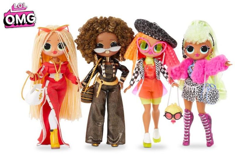 Polly Pocket 2 Dolls And 25 Accessories, Glow-In-the-Dark Pop Star  Spotlight Fashion Pack