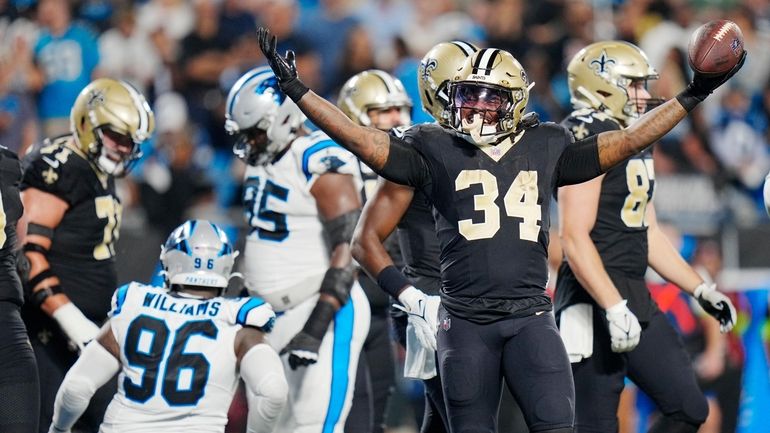 WIDE RIGHT! Lambeau Field erupts as Saints miss field goal