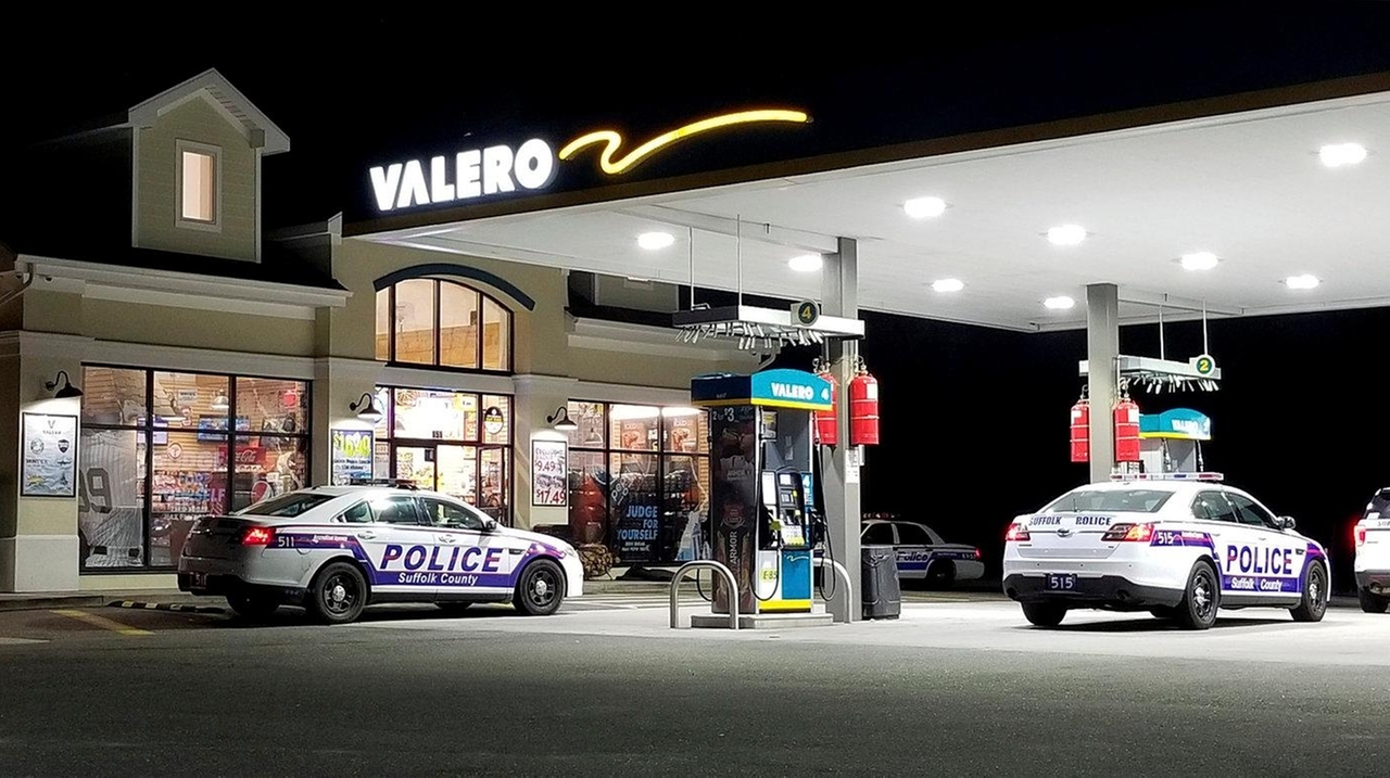 Suffolk police: Man robs Valero gas station in East Patchogue - Newsday