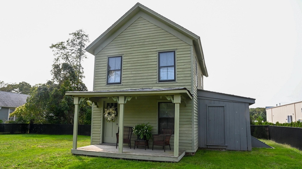 Center Moriches home steeped in Black history gets NY preservation award Newsday