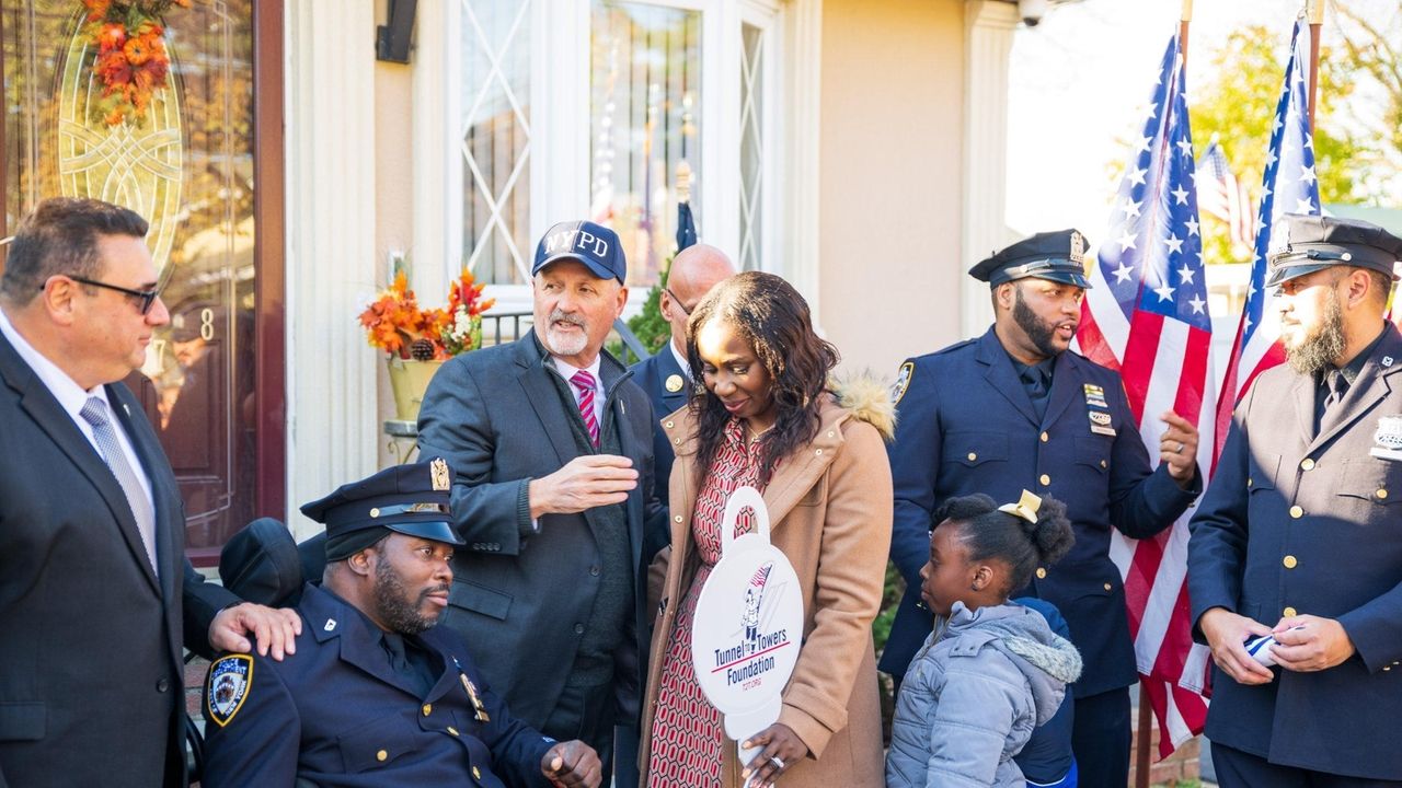 Wife of injured NYPD detective thanks Tunnel to Towers Foundation for