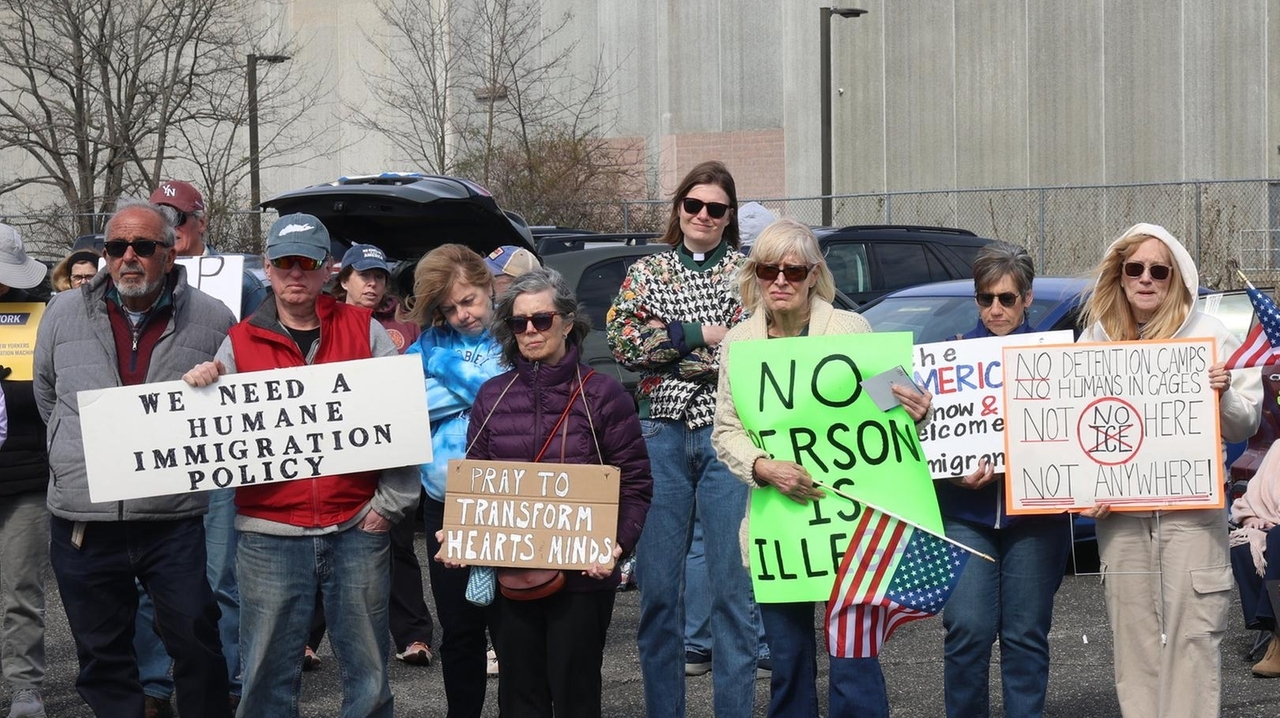 ICE detention center proposed for Holtsville draws outraged protesters ...