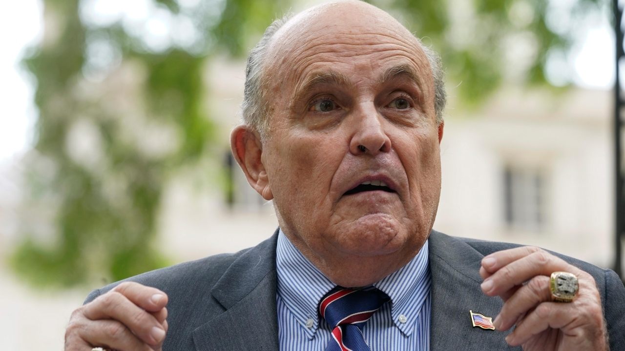 Giuliani's desperate gold rush - Vimarsana News