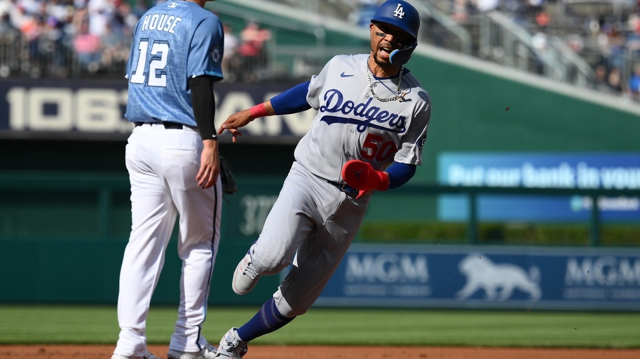 Mookie Betts returns to the Dodgers' lineup after an oblique