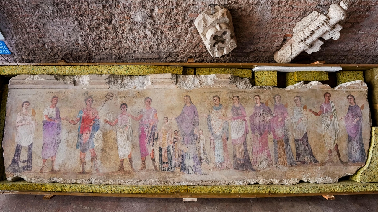 Italy displays antiquities looted from Italian territory and recovered from London dealer - Vimarsana News