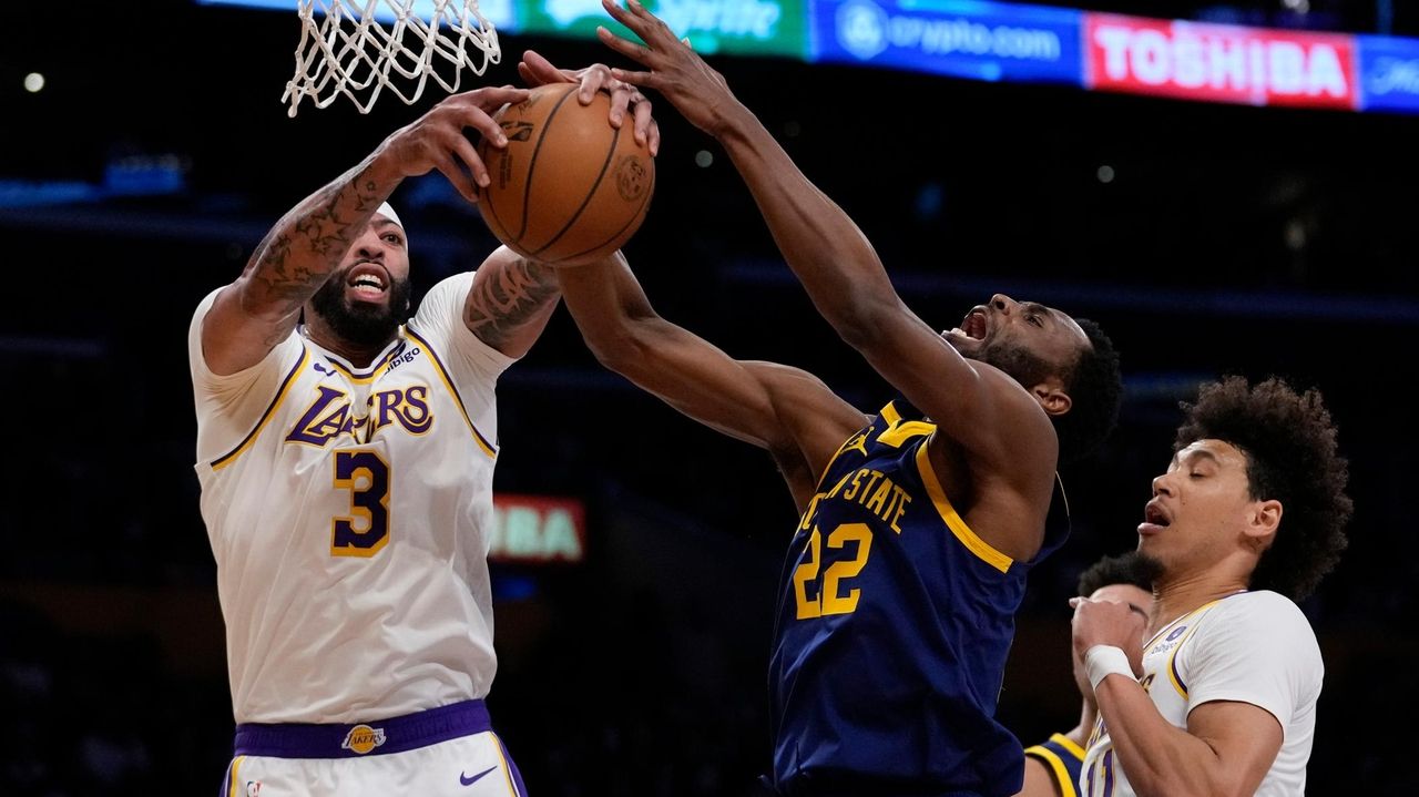 Lakers' Anthony Davis Suffers Eye Injury During First Quarter Against 