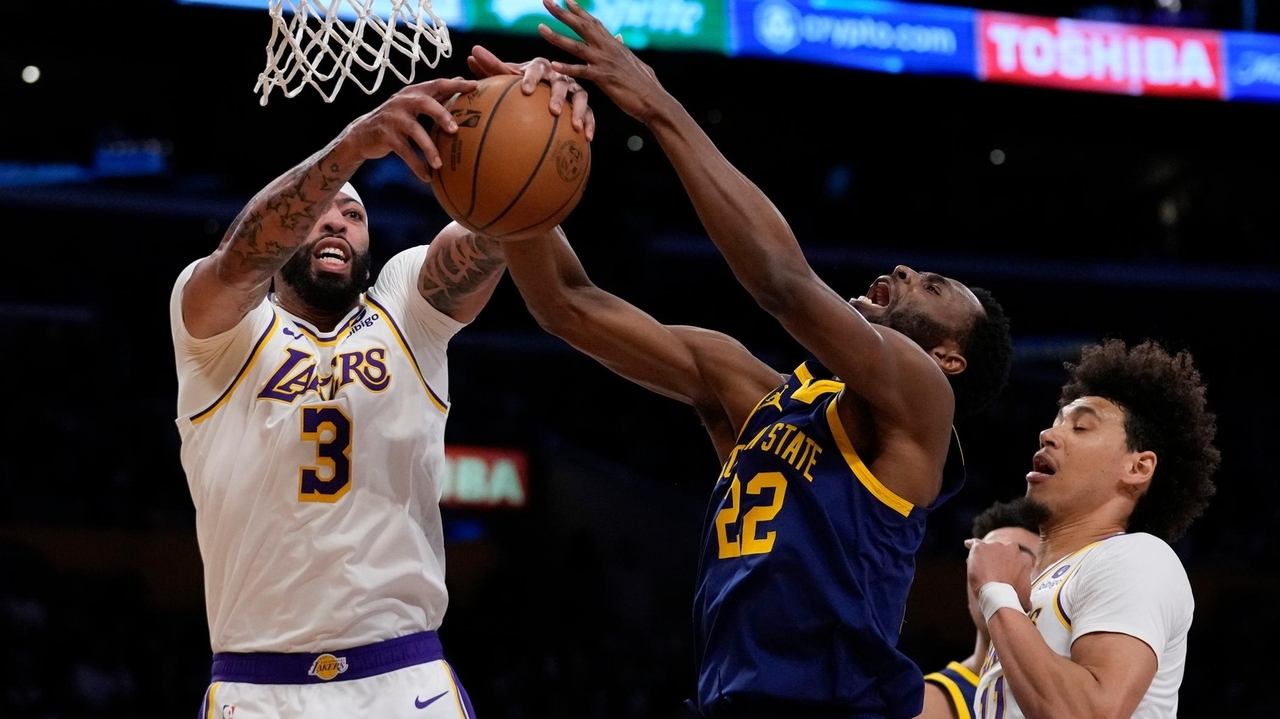 Lakers' Anthony Davis suffers eye injury during first quarter against ...