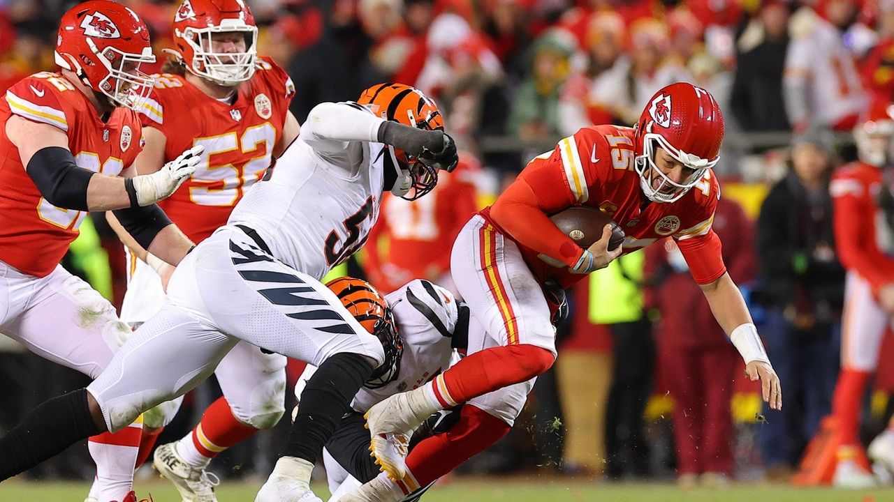 Super Bowl LVII: Kansas City Chiefs beat Cincinnati Bengals to set