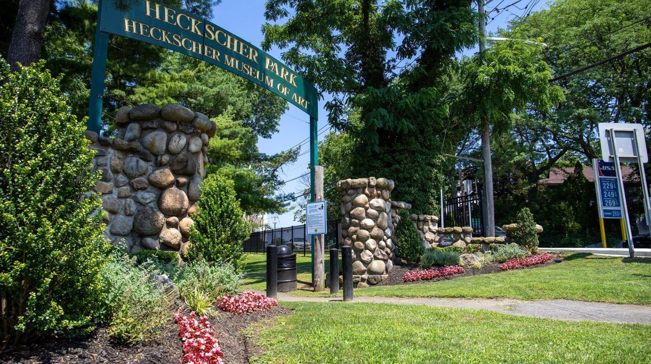 Huntington Town invites businesses, residents to beautify public