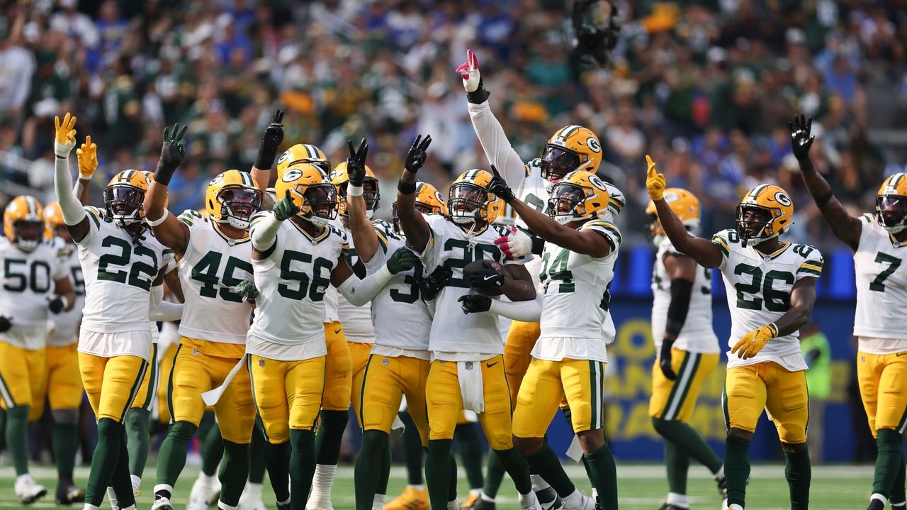 Packers, Cards both head into Lambeau Field matchup with momentum from