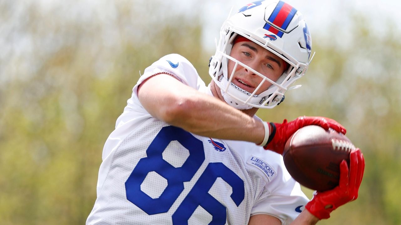 Buffalo Bills first-round QB Josh Allen signs rookie deal 