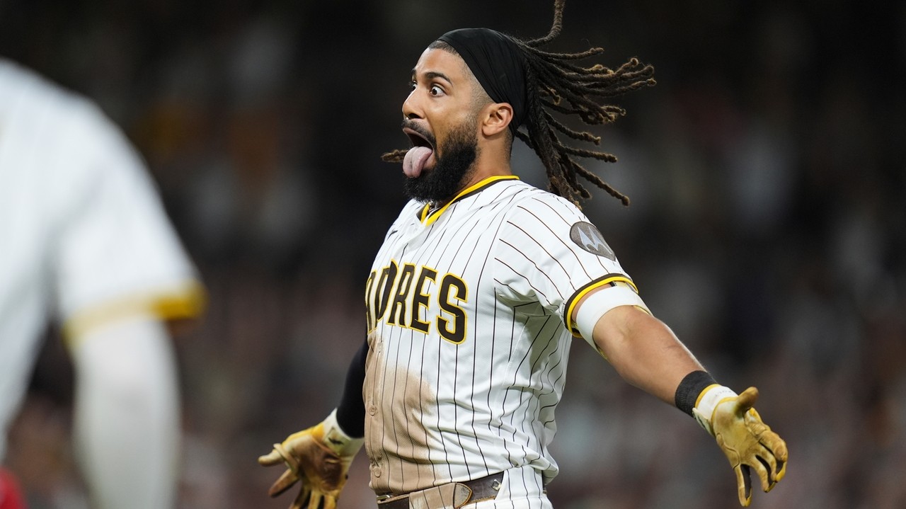 Fernando Tatis Jr.'s 10th-inning sacrifice fly lifts the Padres to a 4 ...