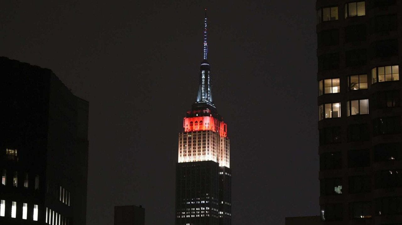 Small drone crashes into Empire State Building, police say - Newsday